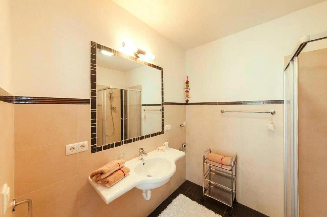 Apartment In Naz-Sciaves With Garden Natz-Schabs Luaran gambar